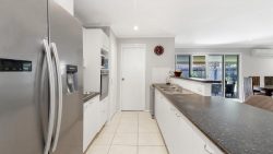 17 Satinash Pl, Mudjimba QLD 4564, Australia