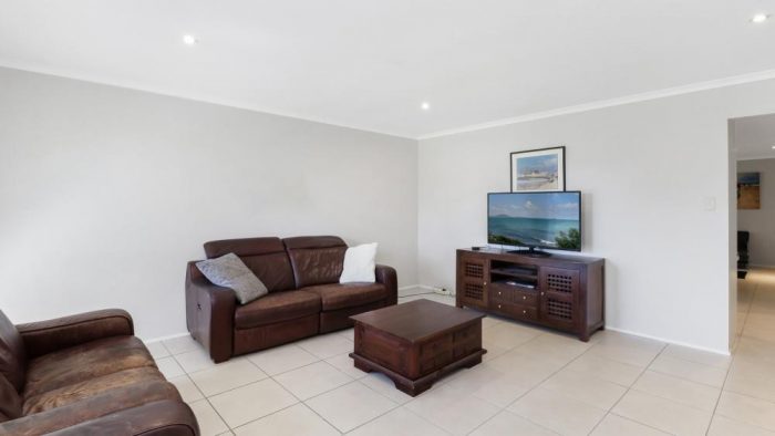 17 Satinash Pl, Mudjimba QLD 4564, Australia