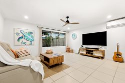 21 Benalla St, Warana QLD 4575, Australia