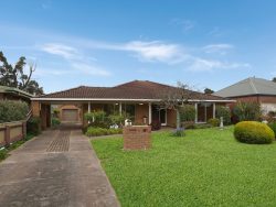 8 Bayley St, Hamilton VIC 3300, Australia