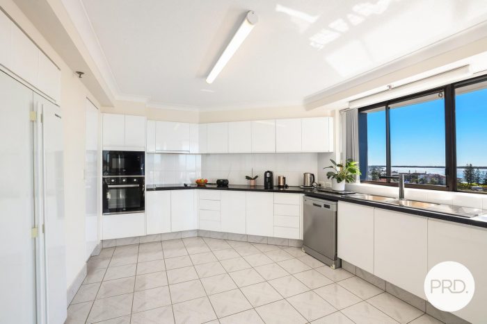 33/21 Bayview St, Bayview Tower, Runaway Bay QLD 4216, Australia