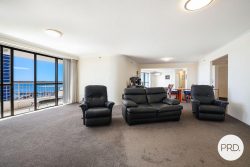 33/21 Bayview St, Bayview Tower, Runaway Bay QLD 4216, Australia