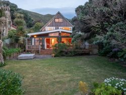 16 Ames Street, Paekakariki, Kapiti Coast, Wellington, 5034, New Zealand