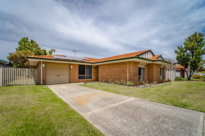 12 Bardoc Ct, Hillman WA 6168, Australia