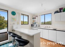 17 Veronica Cres, Gagebrook TAS 7030, Australia