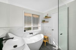 3 Merideth Pl, Green Point NSW 2251, Australia