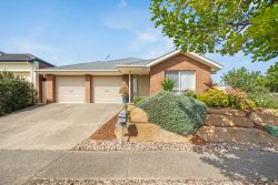 17 Yeltana Ave, Huntfield Heights SA 5163, Australia