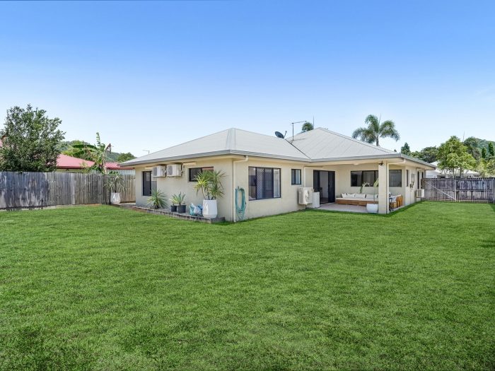 4 Vetiver St, Trinity Park QLD 4879, Australia