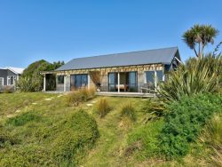 507 Waikawa Curio Bay Road, Waikawa Valley, Catlins, Southland, 9884, New Zealand