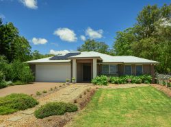 1 Daybreak Close, Cabarlah QLD 4352, Australia