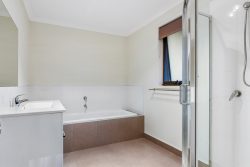 Unit 2/64 Hance Rd, Howrah TAS 7018, Australia