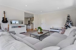 8 Onekura Street, Red Beach, Rodney, Auckland, 0932, New Zealand