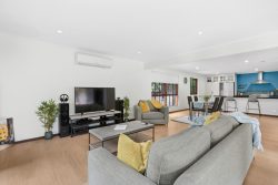 11 Horseshoe Dr, Aberfoyle Park SA 5159, Australia