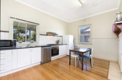 24 Clarence St, Hamilton VIC 3300, Australia