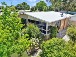 18 Laidlaw St, Hamilton VIC 3300, Australia