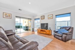 4 Placid Bend, South Yunderup WA 6208, Australia