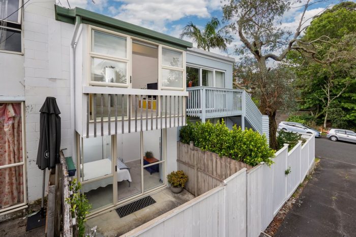 2/27 Don Croot Street, Morningside, Auckland, 1021, New Zealand