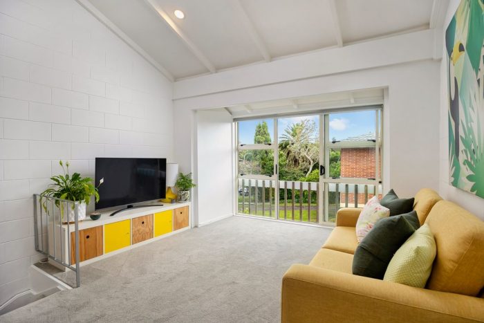 2/27 Don Croot Street, Morningside, Auckland, 1021, New Zealand