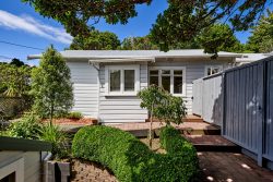 11 Albemarle Road, Northland, Wellington, 6012, New Zealand