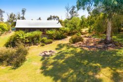 42 Bunstons Rd, Tolmie VIC 3723, Australia