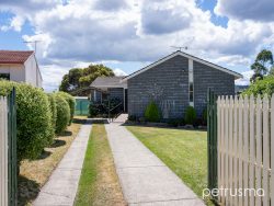 17 Duntroon Dr, Rokeby TAS 7019, Australia