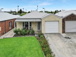 14 Lakeside Ct, Hamilton VIC 3300, Australia