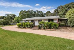 18 Kooralinga Dr, Wandong VIC 3758, Australia