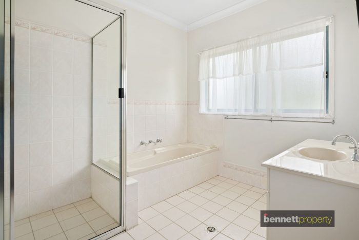 1 Nina Pl, Kurrajong Heights NSW 2758, Australia