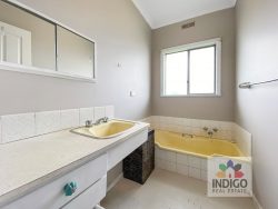 112 Settlers Rd W, Chiltern VIC 3683, Australia