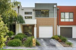 121 Spriggs Dr, Croydon VIC 3136, Australia