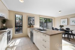 121 Spriggs Dr, Croydon VIC 3136, Australia