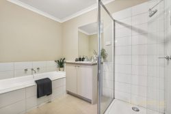 121 Spriggs Dr, Croydon VIC 3136, Australia