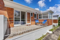 2/174 East Coast Road, Forrest Hill, North Shore City, Auckland, 0620, New Zealand