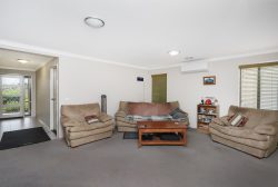 21 Phoenix Cct, Brookfield VIC 3338, Australia