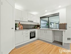 6 Radiata Promenade, Aubin Grove WA 6164, Australia