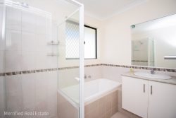 4 Silver St, McKail WA 6330, Australia