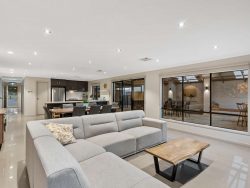 4 Cordage Ct, Seaford Meadows SA 5169, Australia