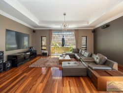 33 Avondale Ct, Mindarie WA 6030, Australia