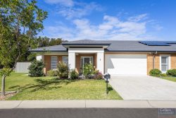 1 Cockatoo Court, Fullerton Cove NSW 2318, Australia