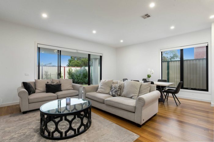 9A Woorigoleen Dr, Keilor East VIC 3033, Australia