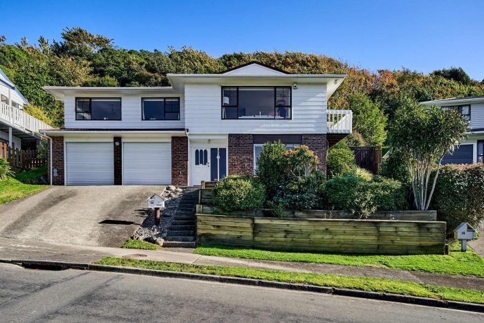 16 St Aidans Way, Tawa, Wellington, 5028, New Zealand