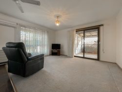 Unit 3/2 Lloyd Cl, Kerang VIC 3579, Australia