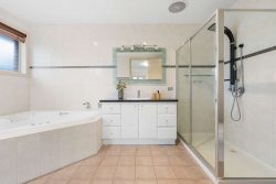 32 Mawarra Cres, Chadstone VIC 3148, Australia