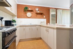 Unit 1/580 Webb St, Lavington NSW 2641, Australia