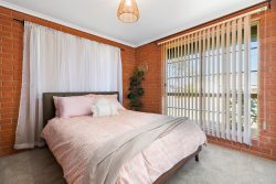 Unit 1/580 Webb St, Lavington NSW 2641, Australia