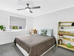 25 Seaspray St, Paradise Point QLD 4216, Australia