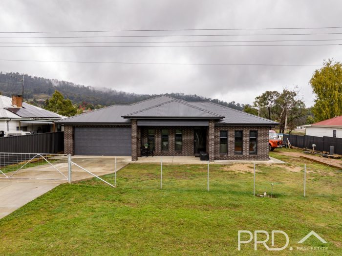 64 Wakehurst Ave, Batlow NSW 2730, Australia