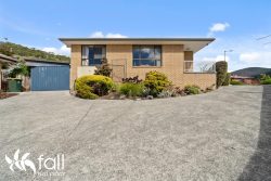 Unit 1/3 Anita Pl, Glenorchy TAS 7010, Australia