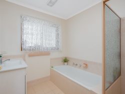 1 Birroul Pl, Dalmeny NSW 2546, Australia