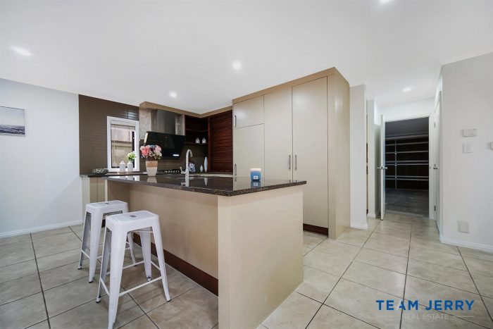 27 Bridgefield Crescent, Flat Bush, Manukau City, Auckland, 2016, New Zealand